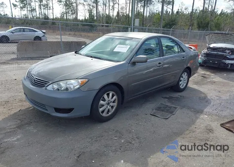 2005 Toyota Camry Xle z USA, uszkodzony, nr VIN 4T1BE32K85U581222